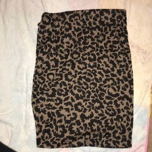 Women’s size medium leopard pattern skirt.